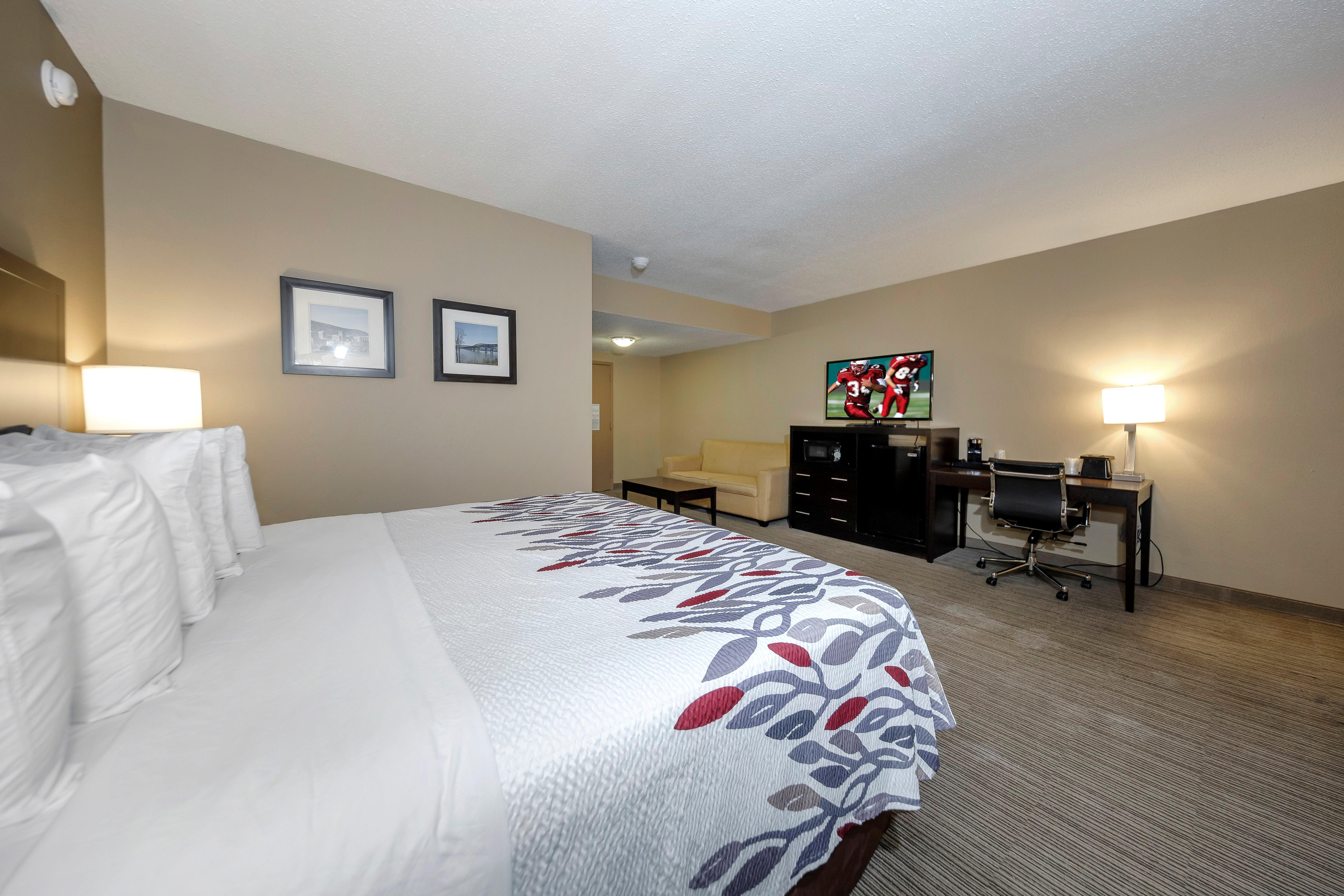 Red Roof Inn & Suites Newburgh - Stewart Airport New Windsor Экстерьер фото