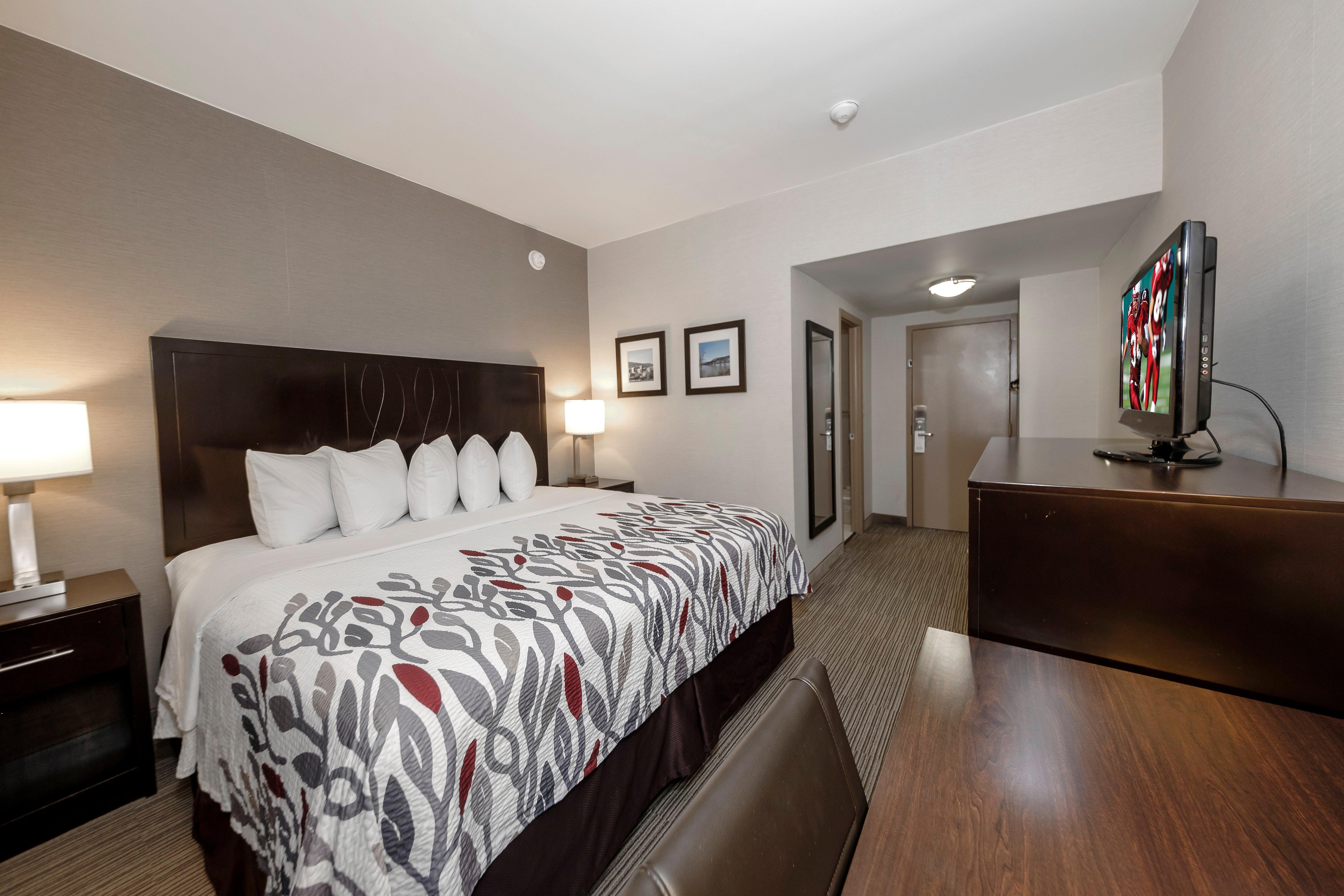 Red Roof Inn & Suites Newburgh - Stewart Airport New Windsor Экстерьер фото